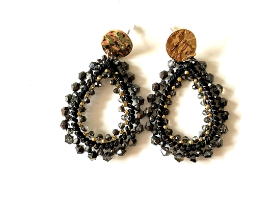 JUNI glamour black and gold drop oorstekers