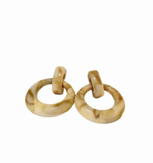 JUNI Hoorn rond oorbellen - Beige