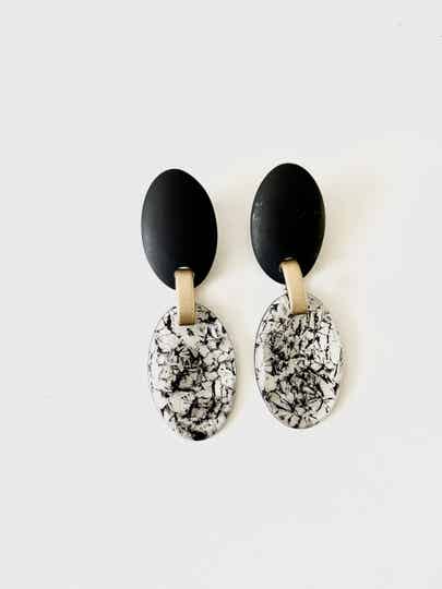 JUNI by Angelo Moretti Sparkling Days oorbellen | zwart transparant
