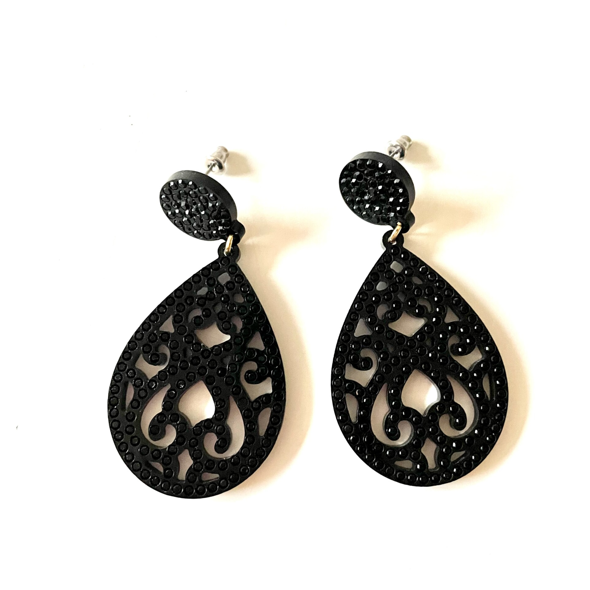 JUNI sparkling zwart drop oorstekers