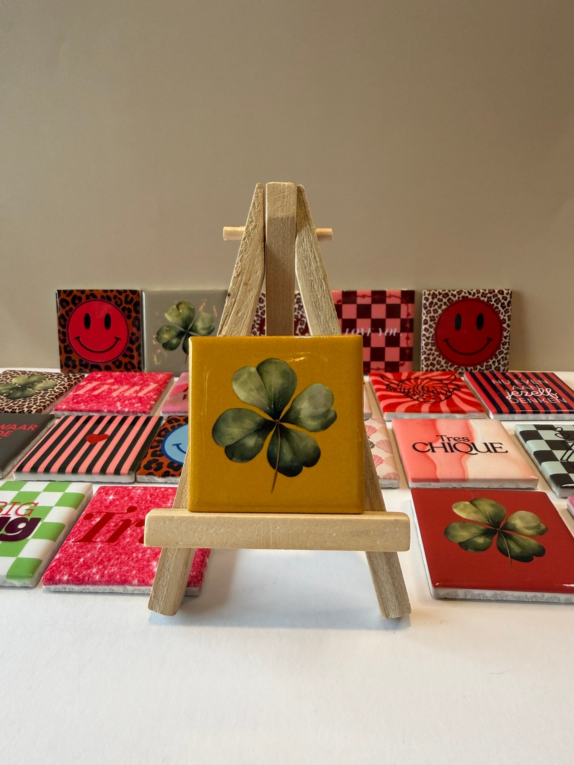 Mini tegeltje klavertje geel