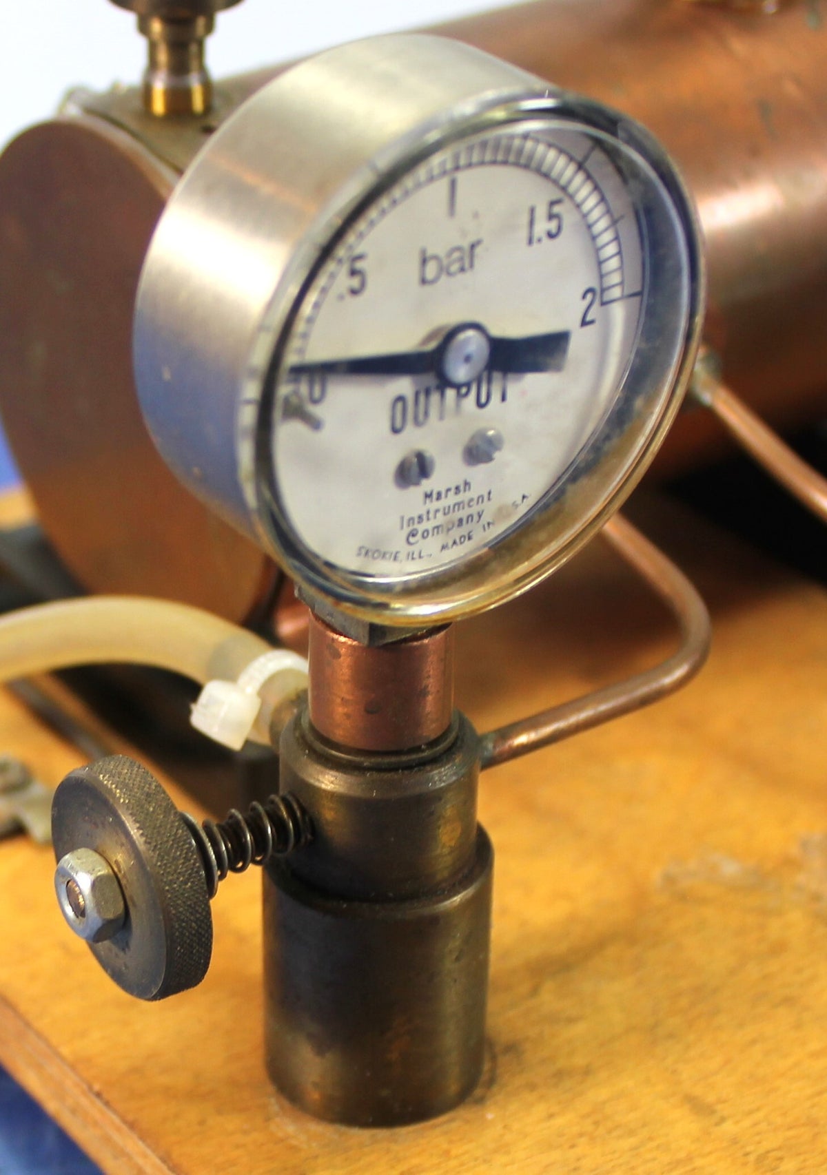 Perslucht Buffer Verdeel Vat Met Manometers En Regulators Goudspoor perslucht-buffer-verdeel-vat-met-manometers-en-regulators-goudspoor