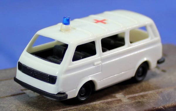 Vintage H0 1/87 VW bus ambulance voor personen vervoer.