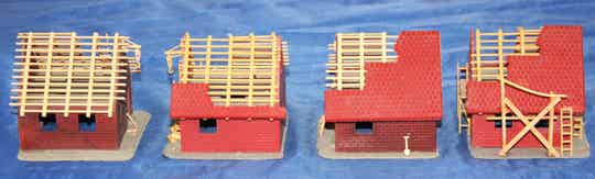 Pola H0 566 Vier huisjes in aanbouw.