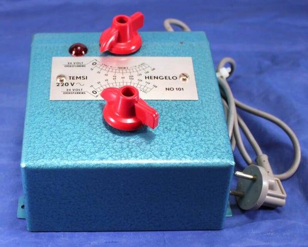 Temsi No. 101 – Dubbele Regelbare AC treintransformator (spoor H0/ 00/ 0)   3 Amp.