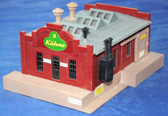 Pola H0 813 Kühne augurken en specerijenfabriek.