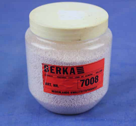 Berka 7008 zeer fijn beige grind.