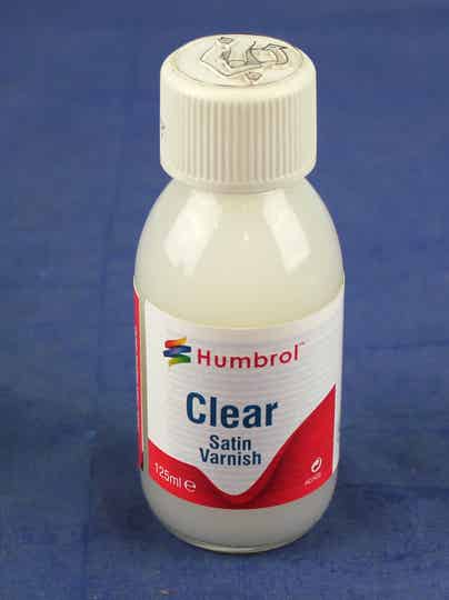 Humbol 1215 ml Clear Satin Varnisch.