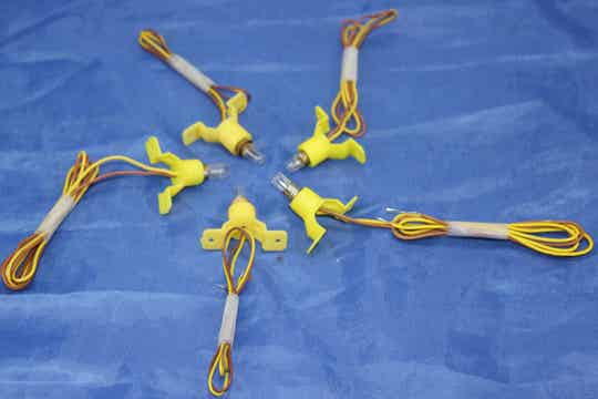 Busch modelbaan verlichting 4280 vijf lampjes met sokkel en draad.