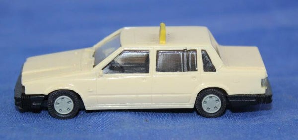 I.M.U. H0 Volvo 760 GLE ‘Taxi’.