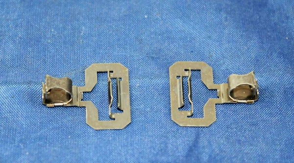 Fleischmann Profi H0 6431 Twee 1-polige aansluitklemmen.