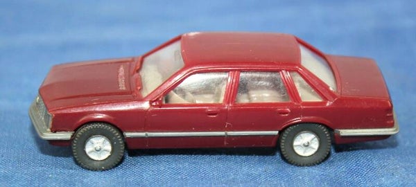 Wiking H0 82/ 1A Opel Senator, braunrot.