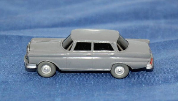 Wiking H0 140/6 Mercedes 220 S 1959 staubgrau.