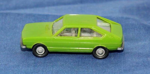 Wiking H0 48/3 VW Passat, hellgelbgrun.