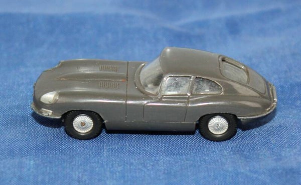 Wiking H0 22a/1 Jaguar Typ E, umbragrau.