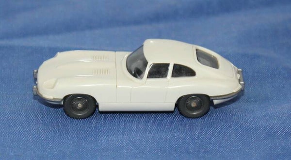 Wiking H0 22a/2 Jaguar Typ E, grauweiss.