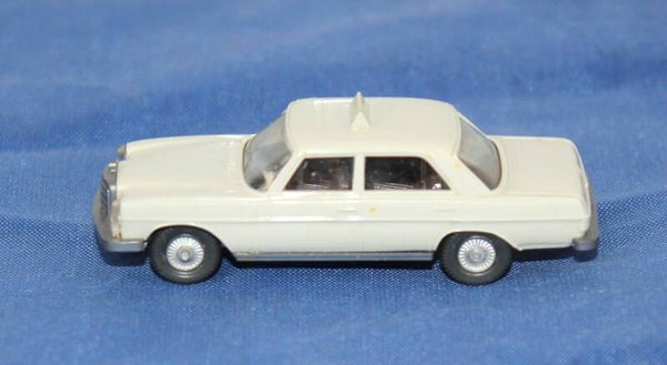 Wiking H0 149/7 Mercedes 200/8 ‘Taxi’, grauweiss.