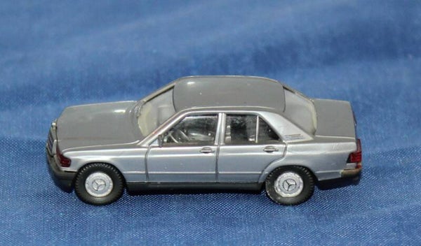 Wiking H0  145/1Mercedes 190 E, silber.