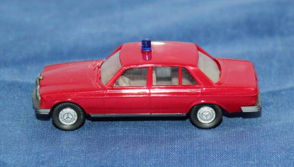 Wiking H0 600/12 Mercedes 240 D Brandmeisterwagen.