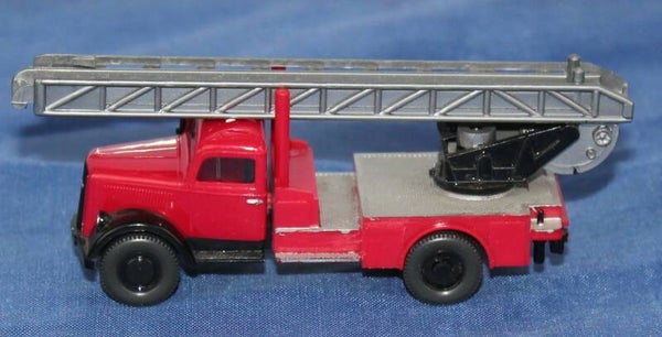 Wiking H0 862/1 Opel Blitz brandweer ladderwagen ‘gesuperd’.