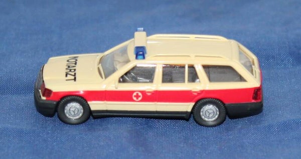 Wiking H0 71/2 Mercedes 230 TE Ambulance Notarzt.
