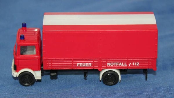 Herpa H0 4558 MB vrachtwagen met huif ‘Feuer Nottfall’.