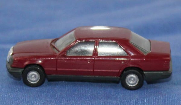 Herpa H0 Mercedes-Benz 300 E limousine.