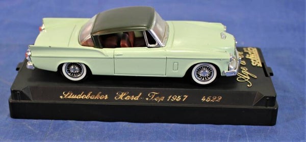 Solido 1/47 4522 Studebaker Hard-Top 1957.