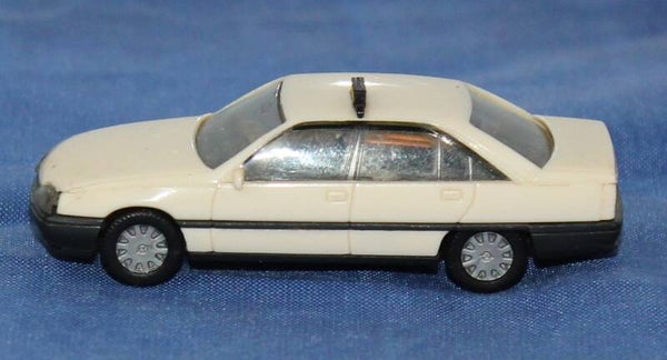 Herpa H0 Opel Omega GLS, ‘taxi’.