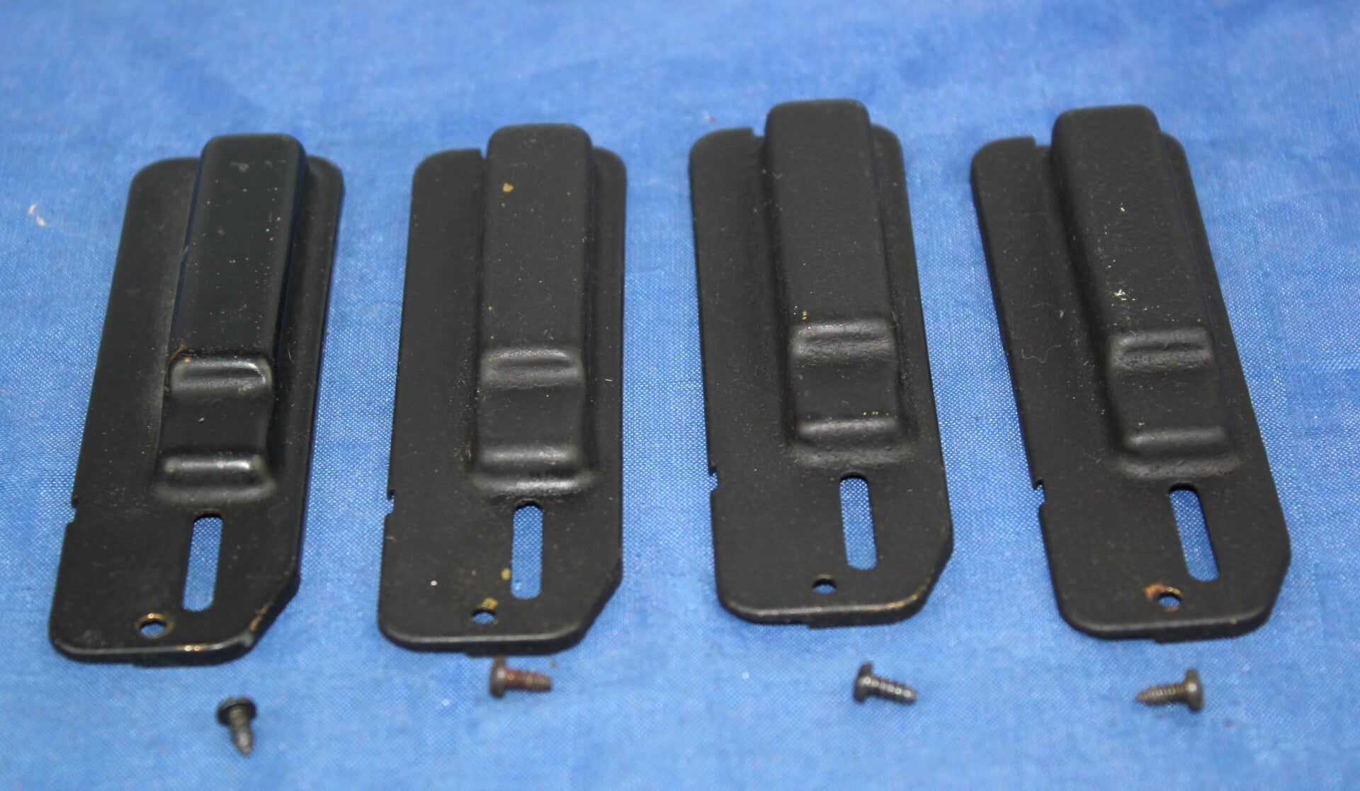 Trix Express H0 vier afdekplaatjes voor el. wissel.