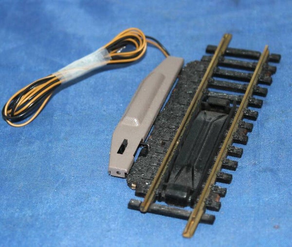 Fleischmann modelrail H0 6014/ 6444 ontkoppelrail met el. aandrijving.