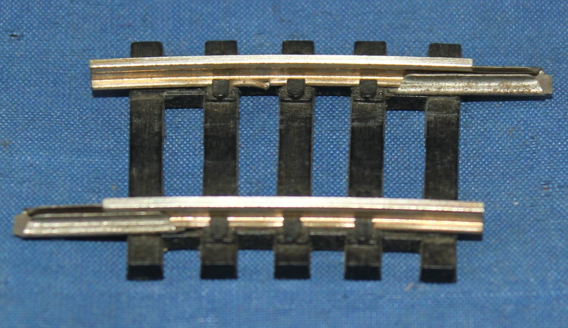Trix H0 4216 gebogen rail (passtukje).