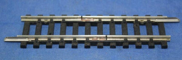 Trix H0 4282  instelbare scheidingsrail 88 mm.