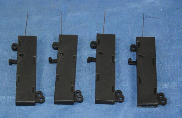 Vier schakelaars/ wissel aandrijvingen.