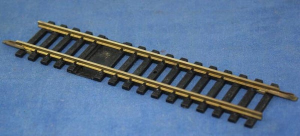 Jouef H0 475/2A Rechte rail met draad doorvoer messing.