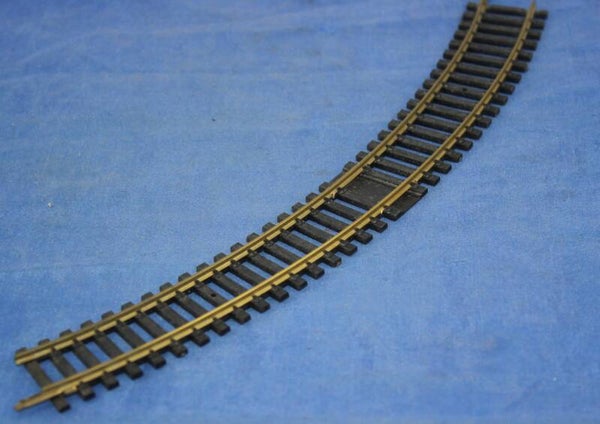 Jouef H0 470 gebogen rail met draad doorvoer R=325 messing.