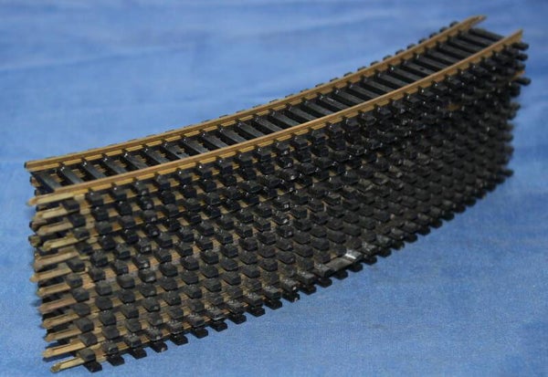 Jouef H0 870 Twaalf gebogen rails R=385, 15°, messing.