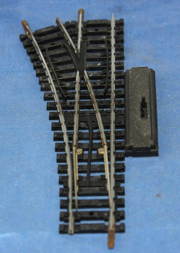 Jouef H0 4085 handbediende wissel, links uitgaand.