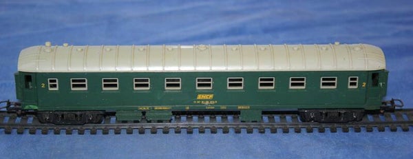 Jouef H0 5002 SNCF 2e klasse rijtuig.