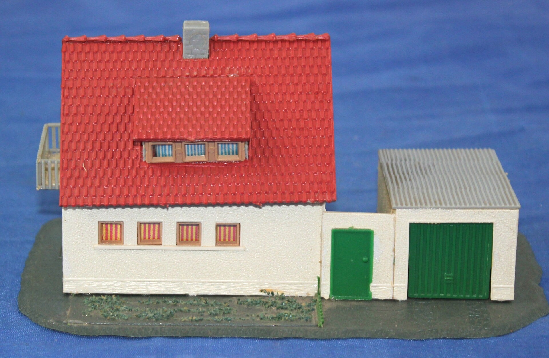 Pola H0 527 Woonhuis met garage.