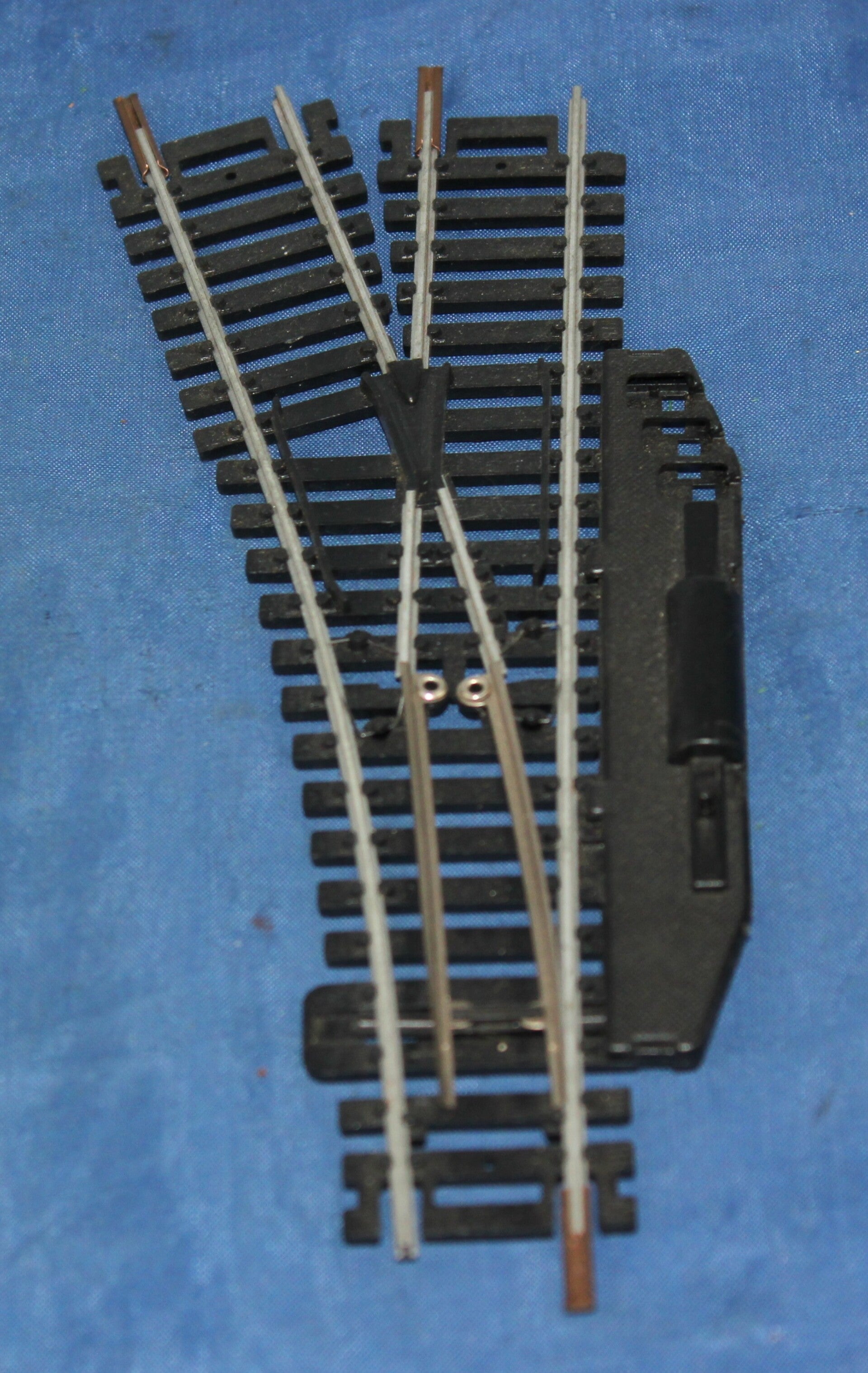 Lima H0 3051 <18° Wissel links uitgaand.