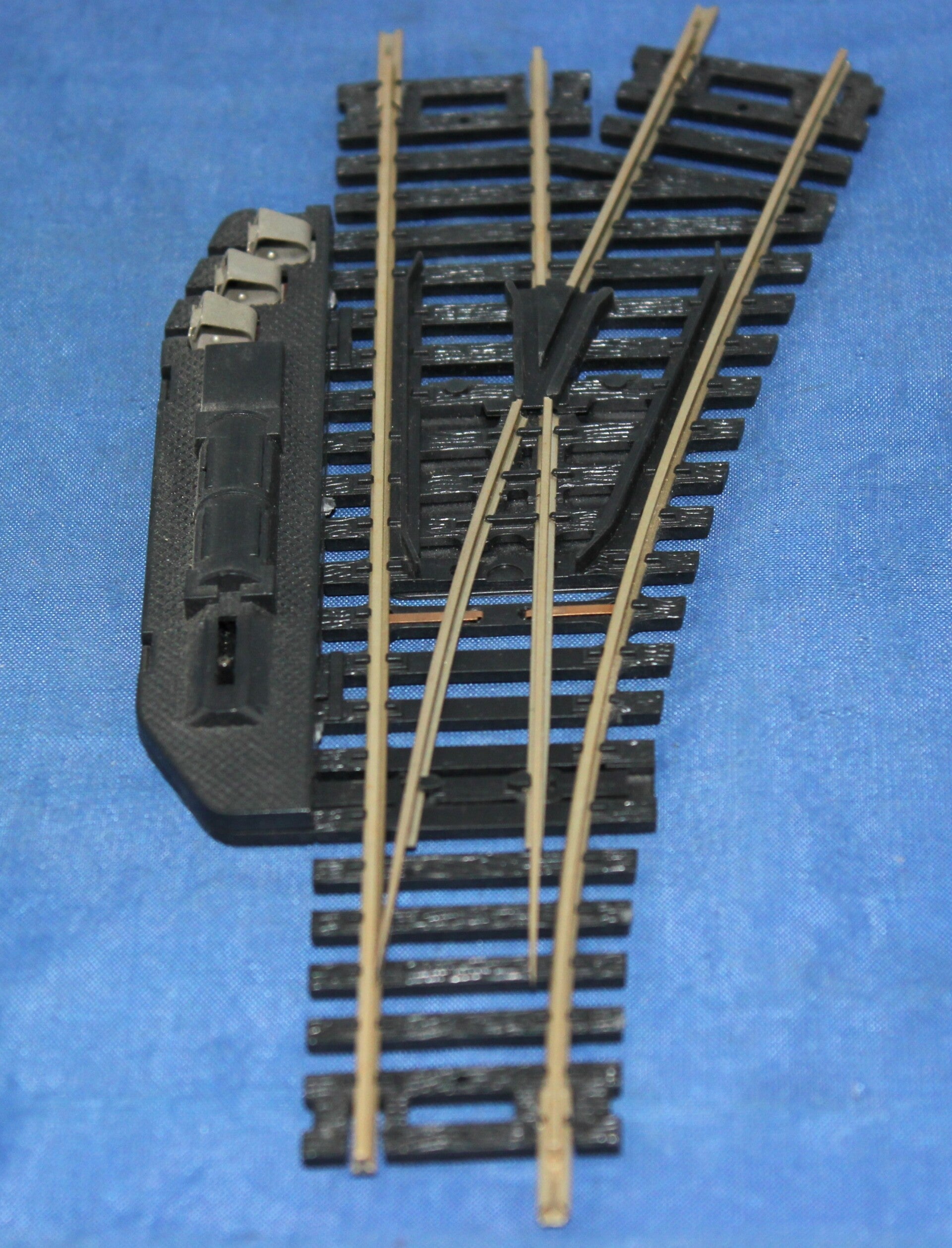 Lima H0 N/3050 E <18° Nikkel elektrische wissel rechts uitgaand.