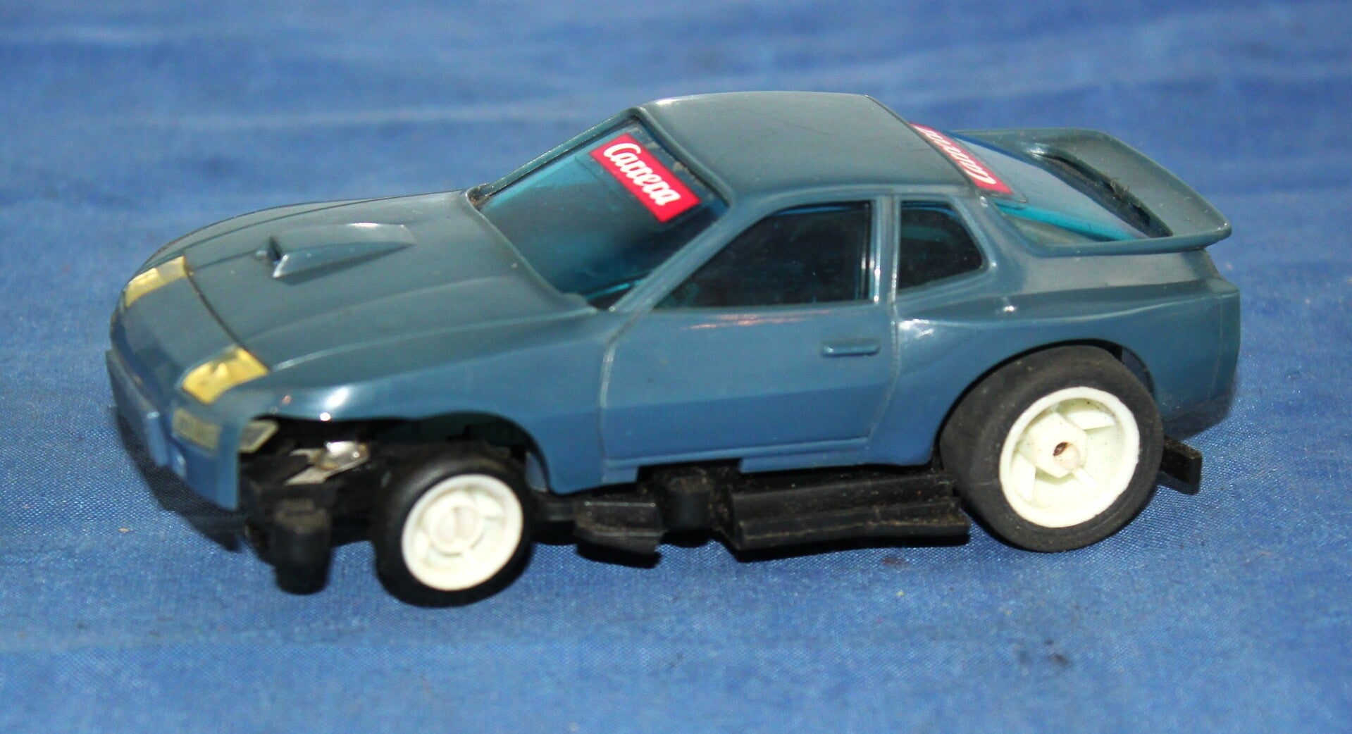 Carrera Servo 140 Porsche 944 blauw.