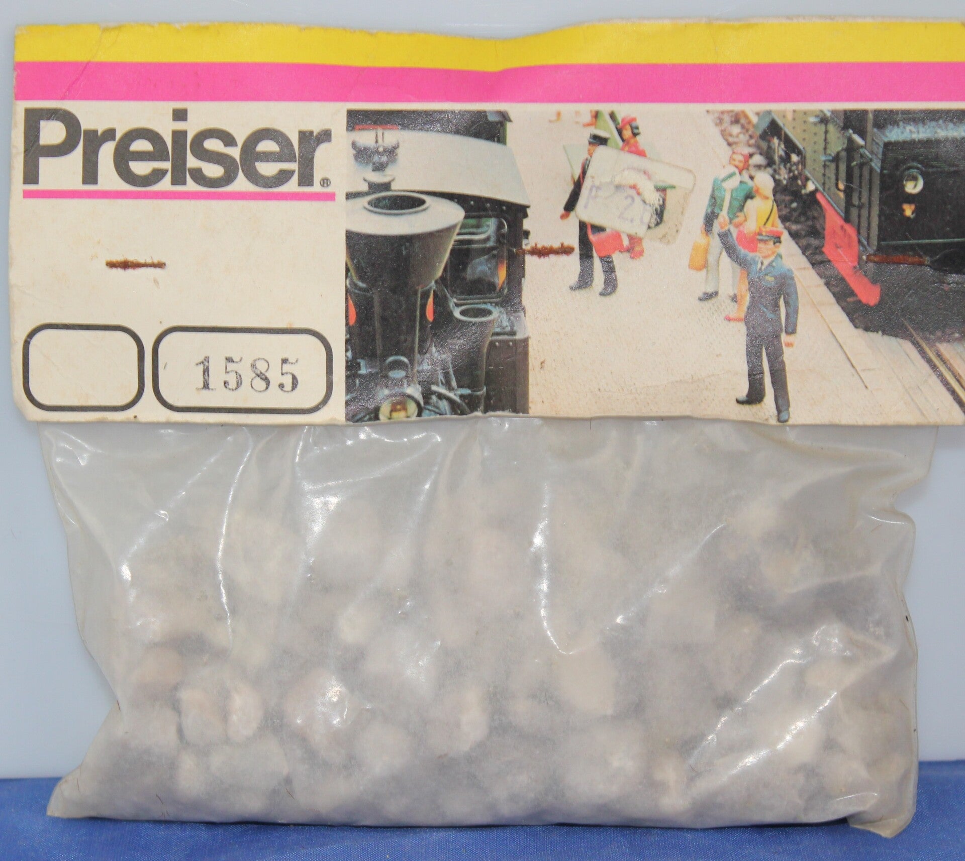 Preiser 1585 spoor H0,  0 en I witte/ grijze stenen.