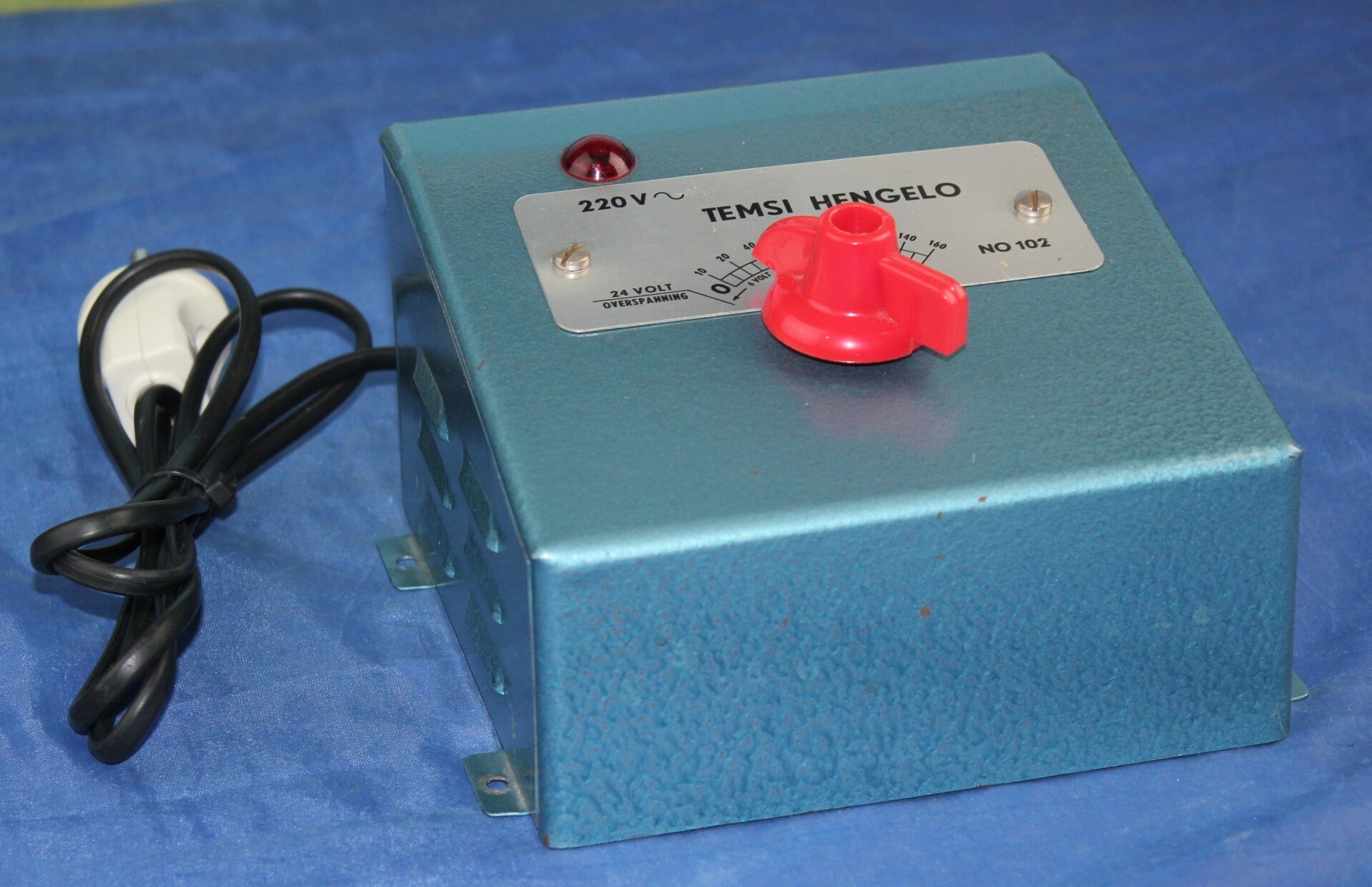 Temsi No. 102 Regelbare AC treintransformator 3 Amp.