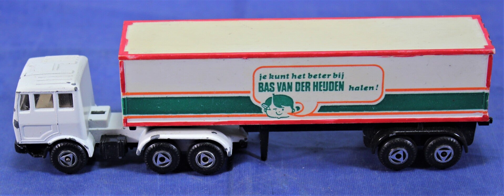 Efsi H0 Mercedes truck met oplegger ‘Bas van de Heijden’.