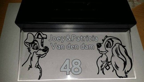 lady en de vagebond huisnummerbord