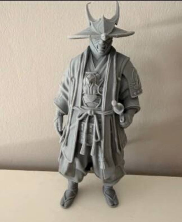 Figurine Samouraï Ronin Futuriste en Résine - 20 cm - Non Peinte