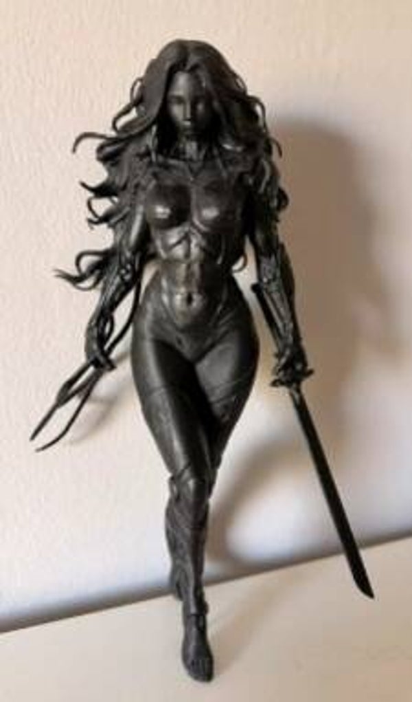 Figurine guerrière cyber-fantasy