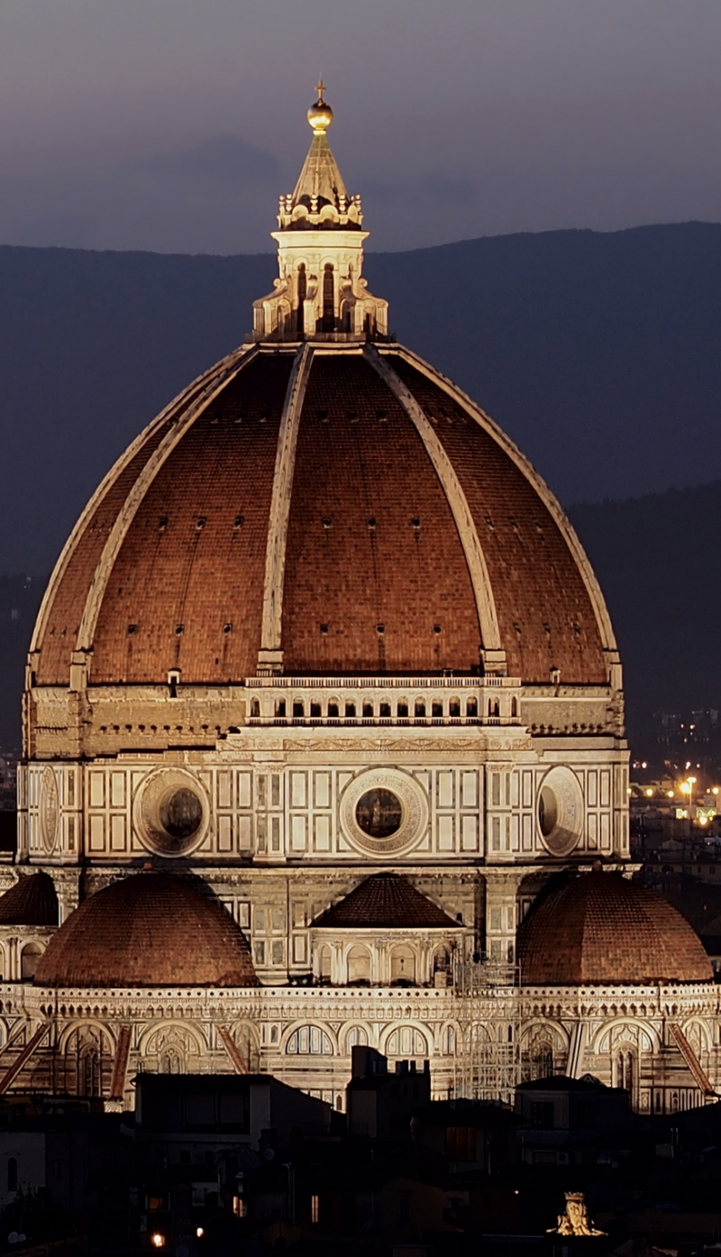 Le Duomo de Florence avec sa sphère au sommet Cathédrale Santa Maria del Fiore